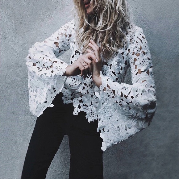 Last 1🆕Sawyer White Lace Bell Sleeve Eyelet Top - Picture 2 of 8